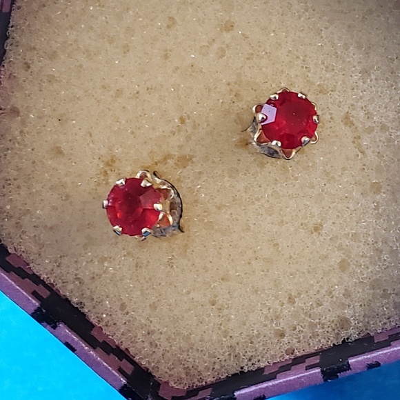 Ruby Earrings man made - Picture 2 of 3